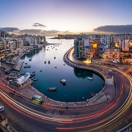 Modern 3br In Sliema's Desirable Locale Apartment *